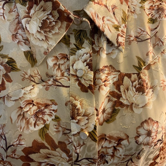 Sterling & Stitch sheer metallic thread western pearl button down. Size M - Picture 3 of 6